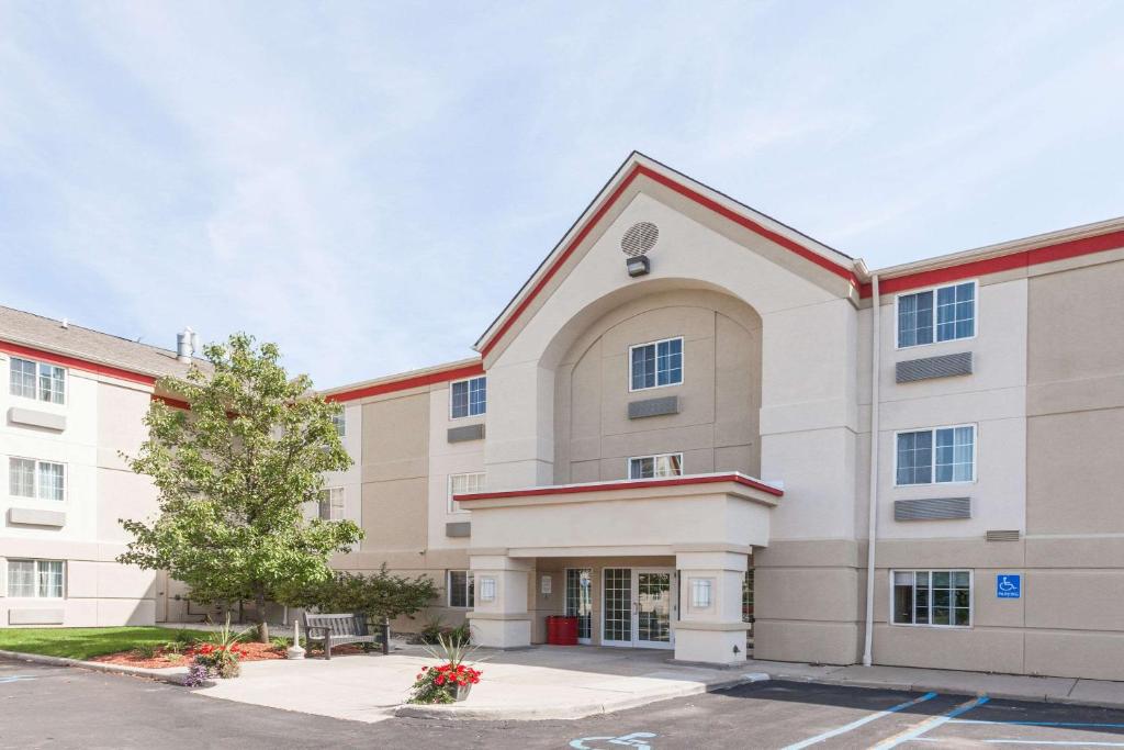 MainStay Suites Detroit Auburn Hills image