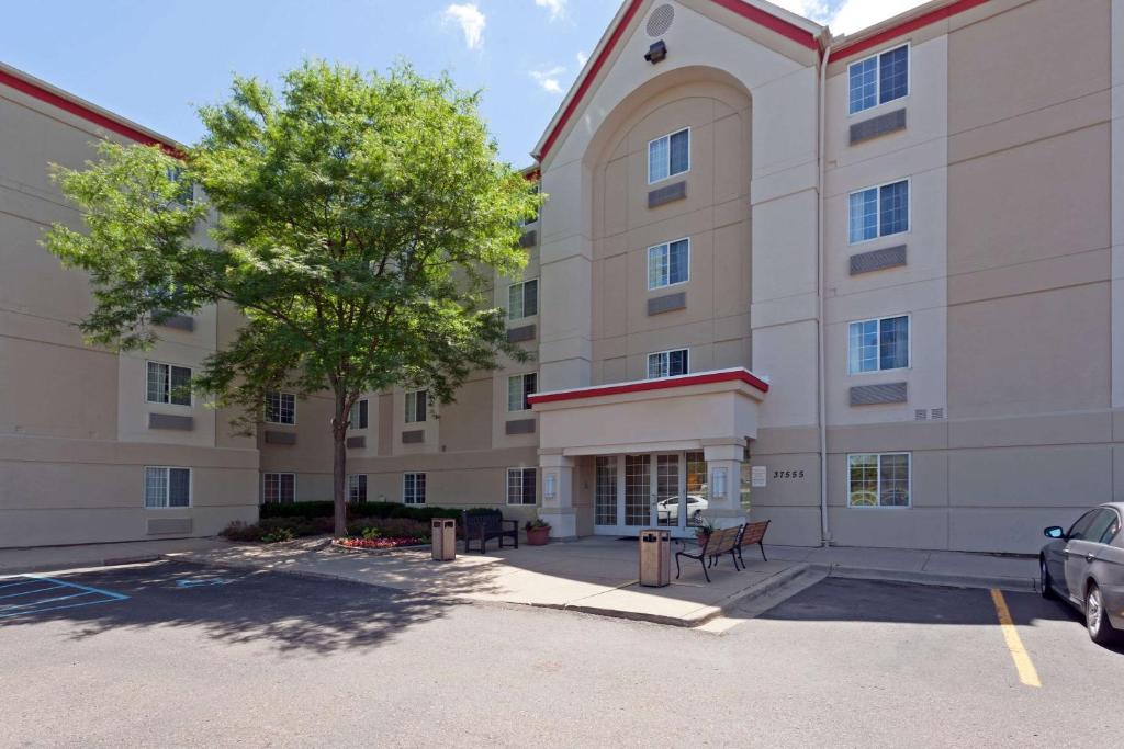 MainStay Suites Detroit Farmington Hills image