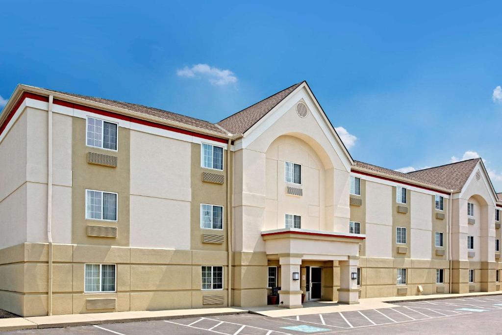 MainStay Suites Cincinnati Blue Ash image