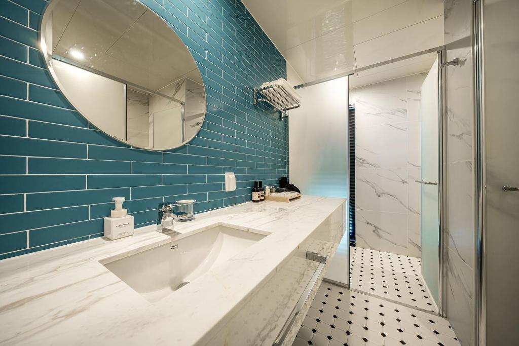 Brown Dot Hotel Signature photo 4