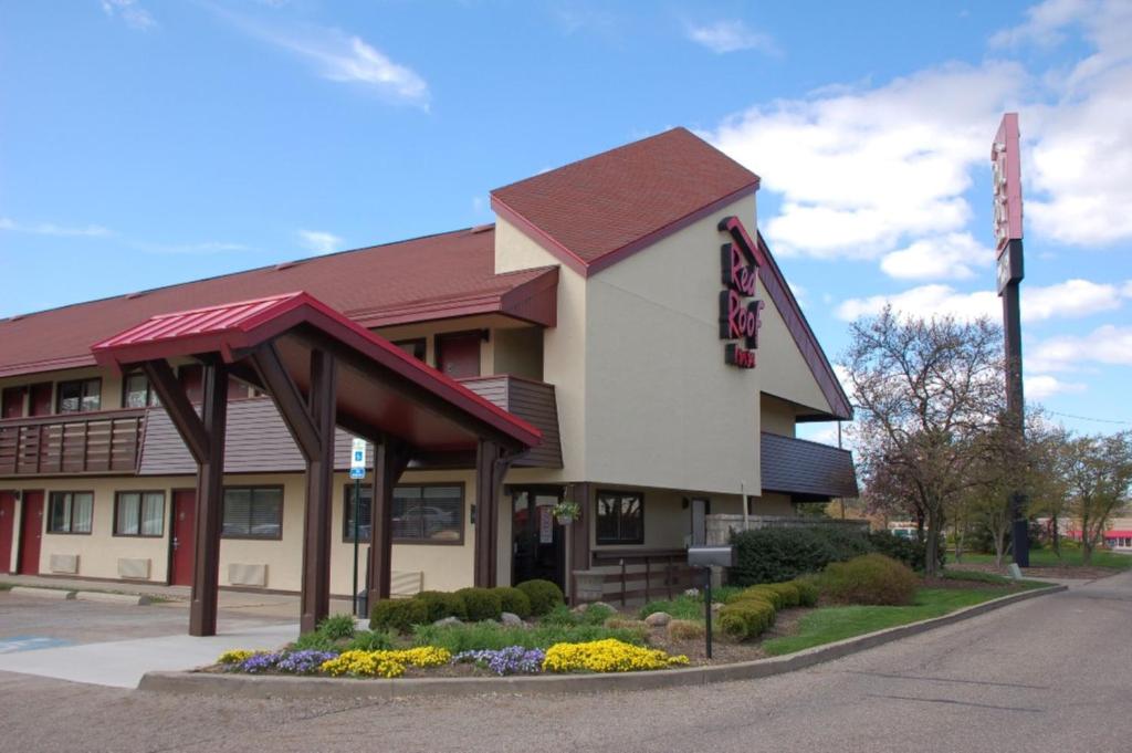 Red Roof Inn Canton photo 2