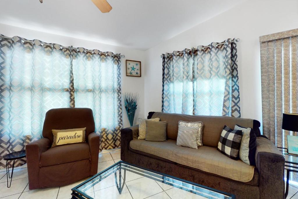 Long Island Village Unit 831 photo 4