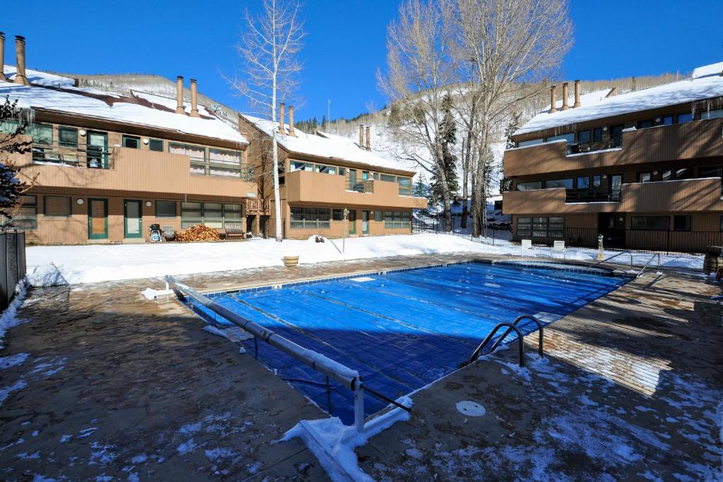 Remodeled 2 Bedroom East Vail Condo 6G with Hot Tub Market Free Shuttle photo 1