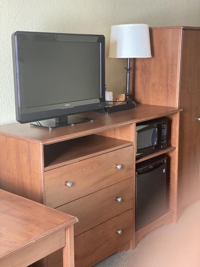 AmericInn by Wyndham Newton photo 1