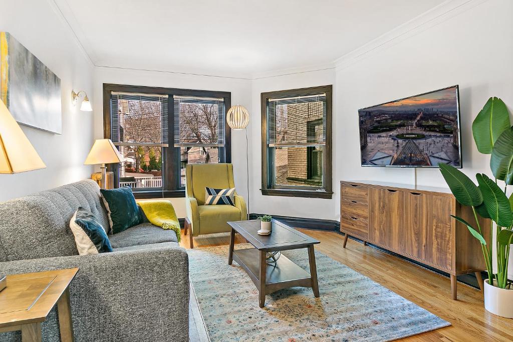 Your 1BR Homey Haven in Vibrant Chicago - Larchmont 1A-3A photo 4
