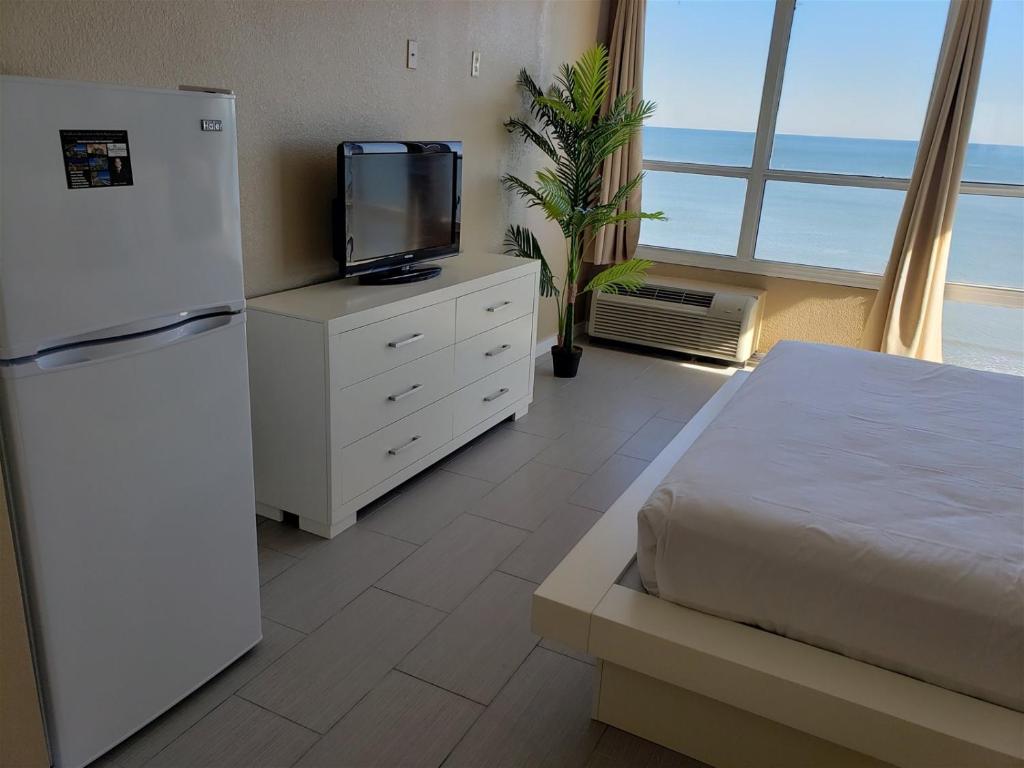 Newly Renovated Beachfront Studio Sun N Sand 1014 photo 2