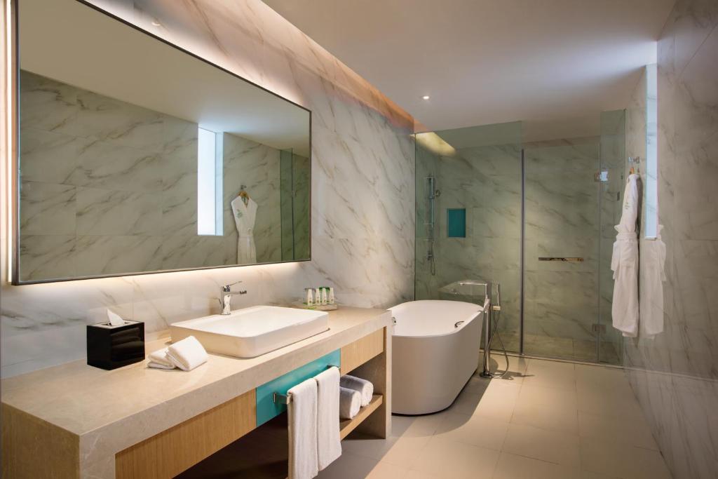 Holiday Inn Tianjin Xiqing, an IHG Hotel photo 3