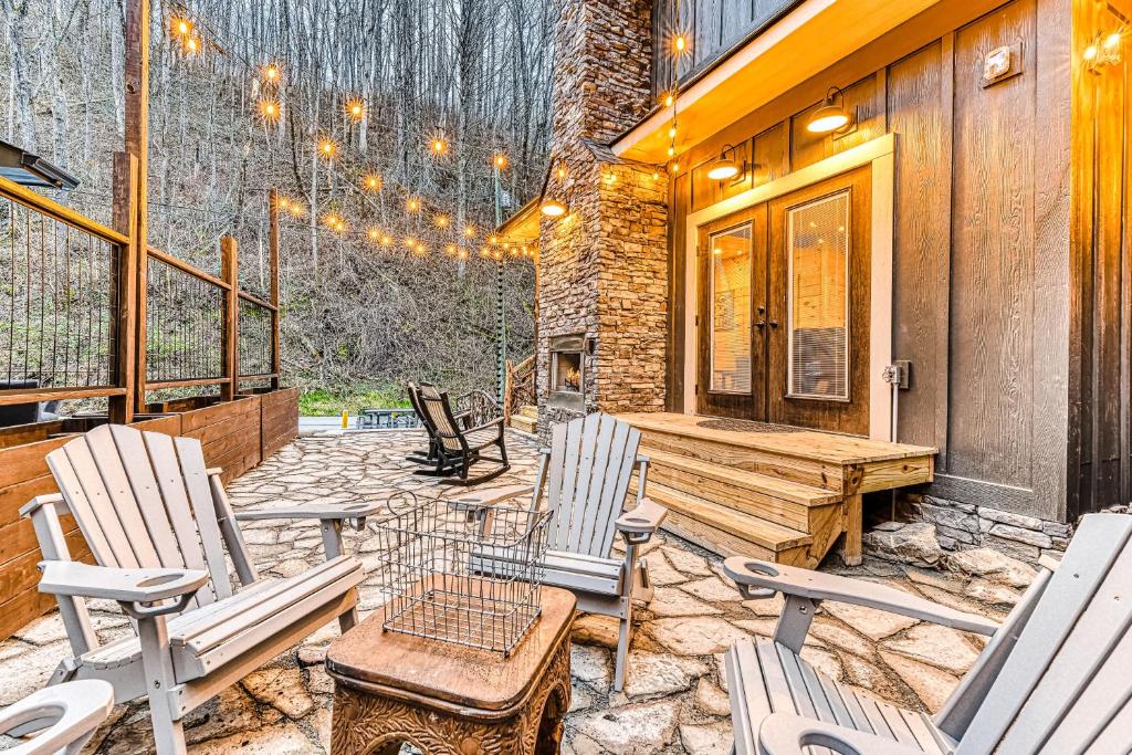 Alpine Creekside Chalet photo 1