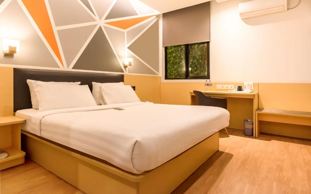 Двухместный (Улучшенный номер с кроватью размера «queen-size»), 7 Days Premium Hotel Jatinegara
