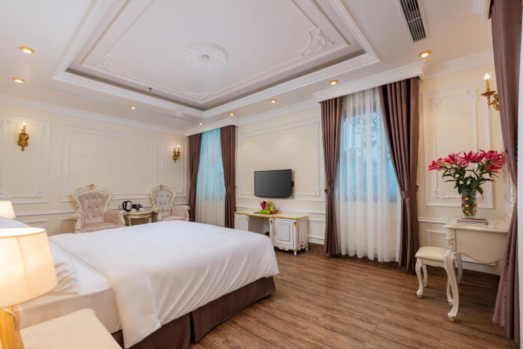 Cẩm Bình Hotel - Tap to explore photos