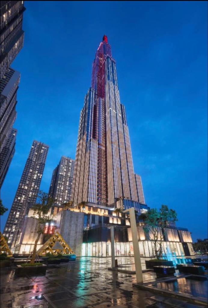 LANDMARK 81-LUXURY APARTMENT