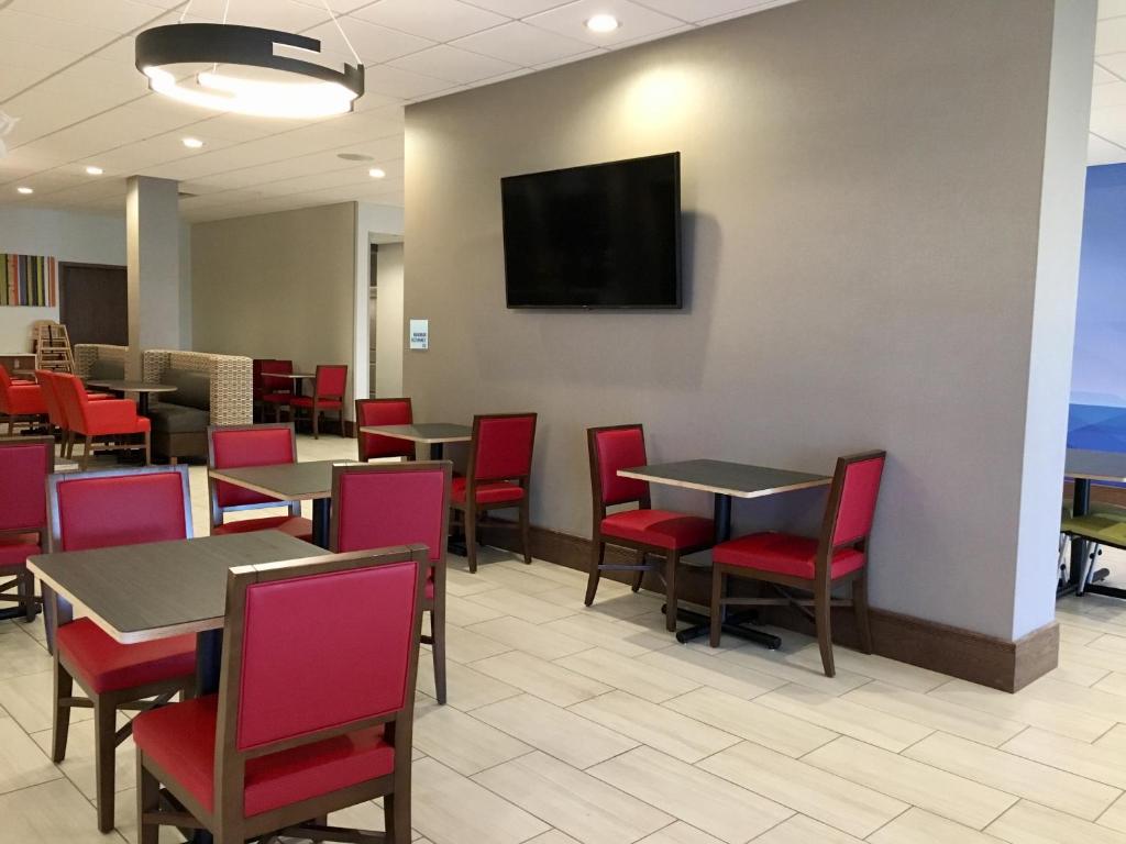Holiday Inn Express - Grand Island, an IHG Hotel photo 1