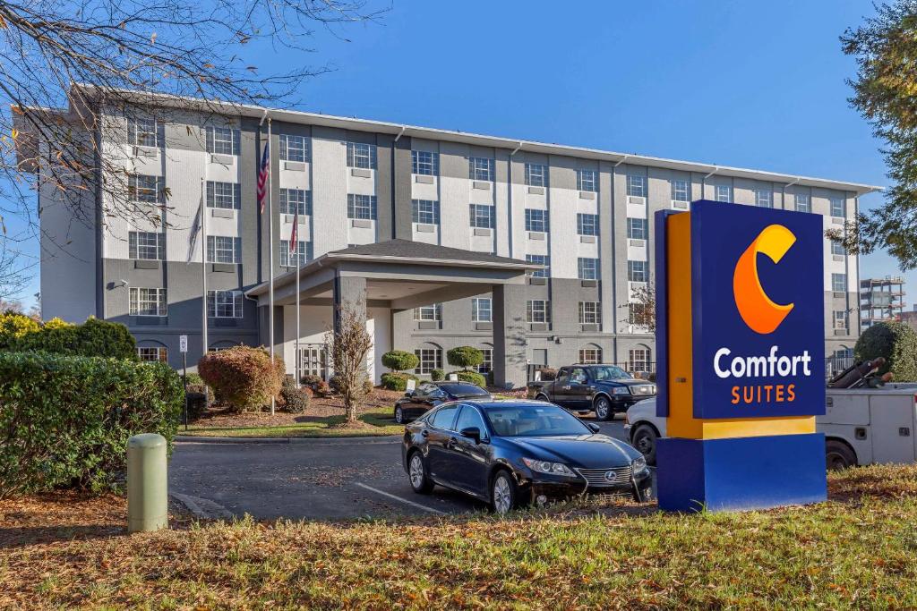 Comfort Suites Pineville - Ballantyne Area image