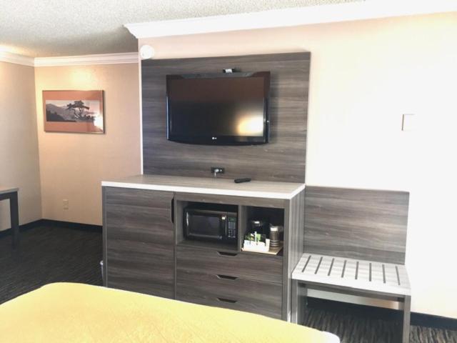 Arbor Inn Monterey photo 2