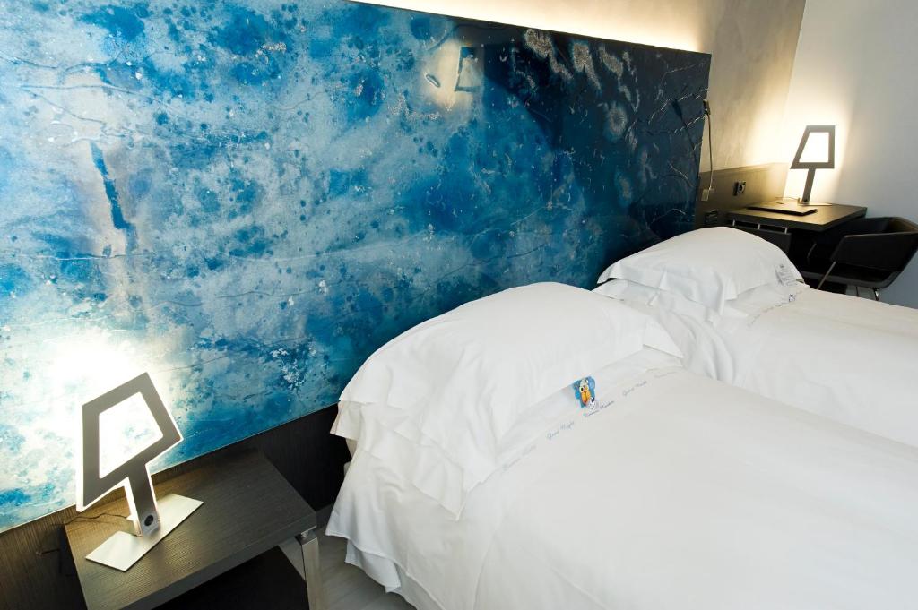 Arli Hotel Business and Wellness - Tap to explore photos