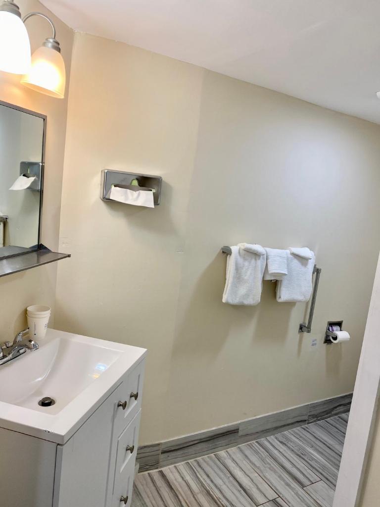 Beacon Inn and Suites - Tap to explore photos