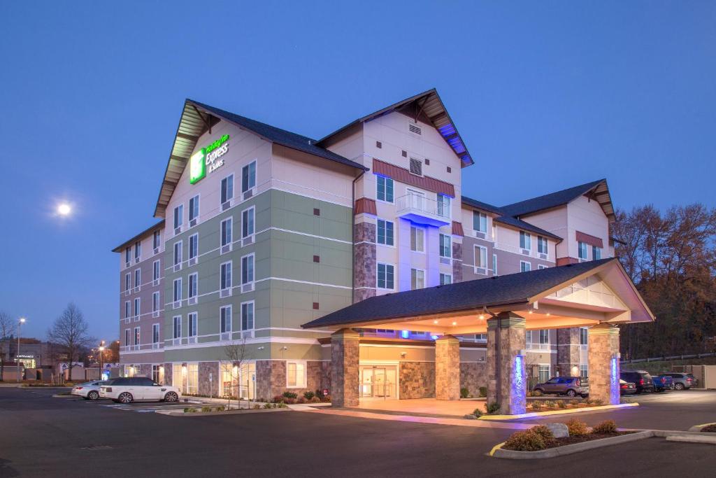 Holiday Inn Express & Suites Seattle South - Tukwila, an IHG Hotel image