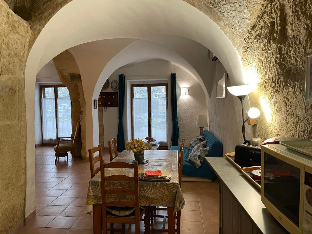 Luberon maison de village entière 2 à 6 personnes photo 3