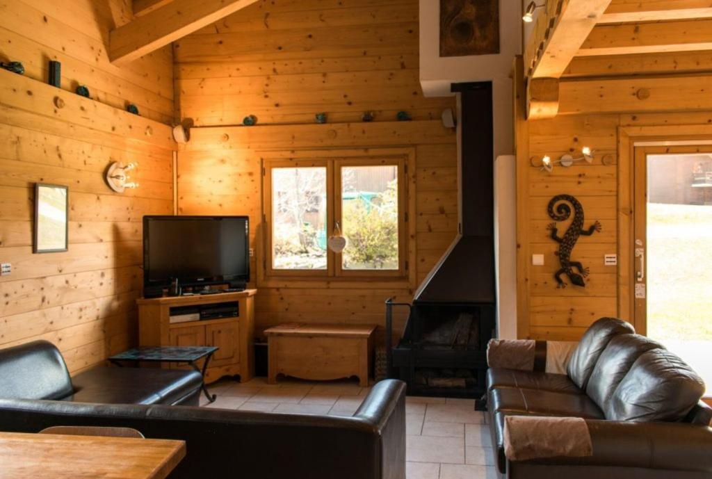 Brilliantly located spacious 4-Bedroom Chalet photo 4
