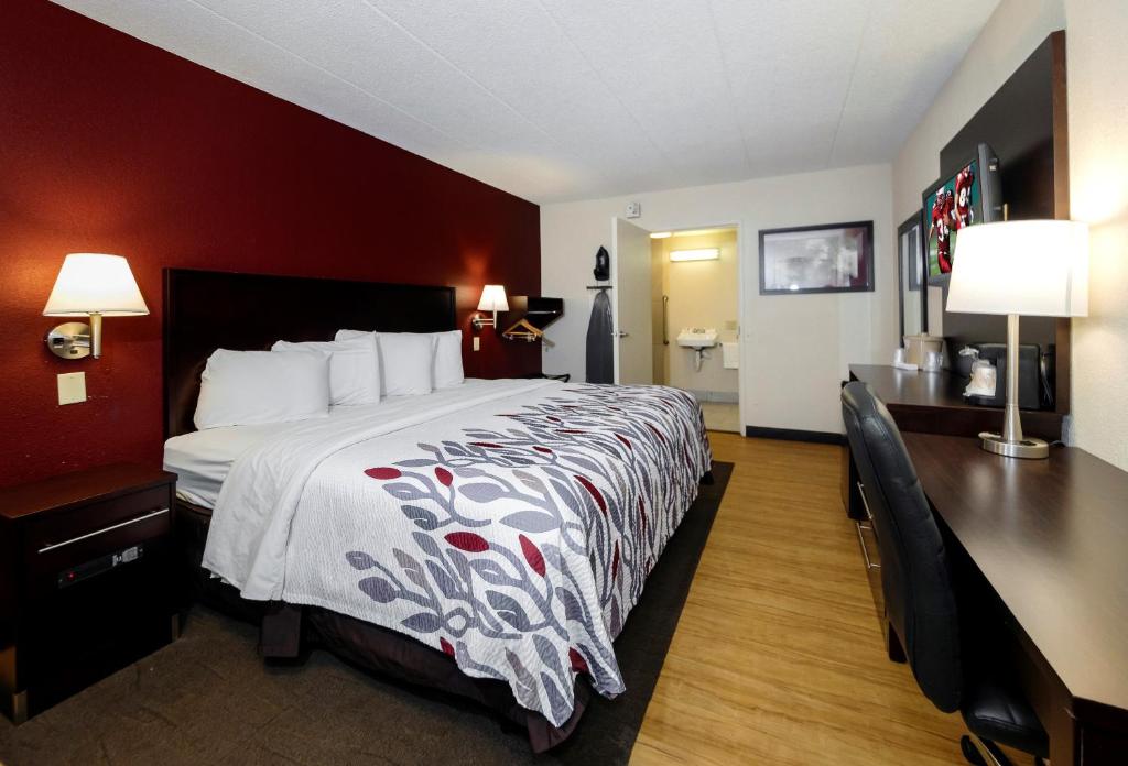 Red Roof Inn Detroit - Troy image