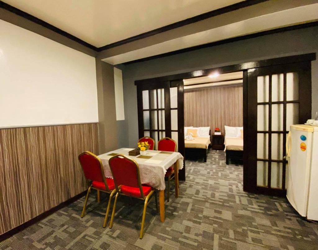 Семейный (Стандартный семейный номер), Amax Inn Makati