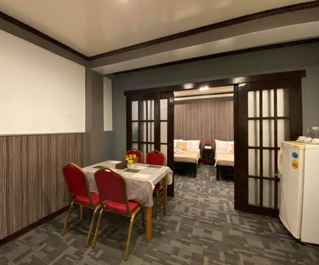 Семейный (Стандартный семейный номер), Amax Inn Makati