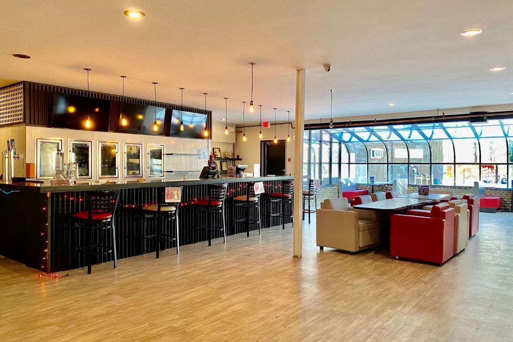 Ramada by Wyndham Whitecourt photo 4