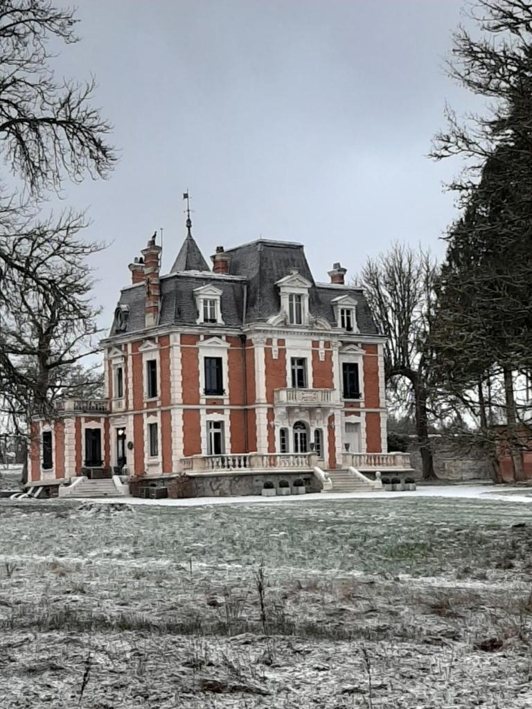 Chateau Sourliavoux, appartement en chambres d'hôtes photo 4