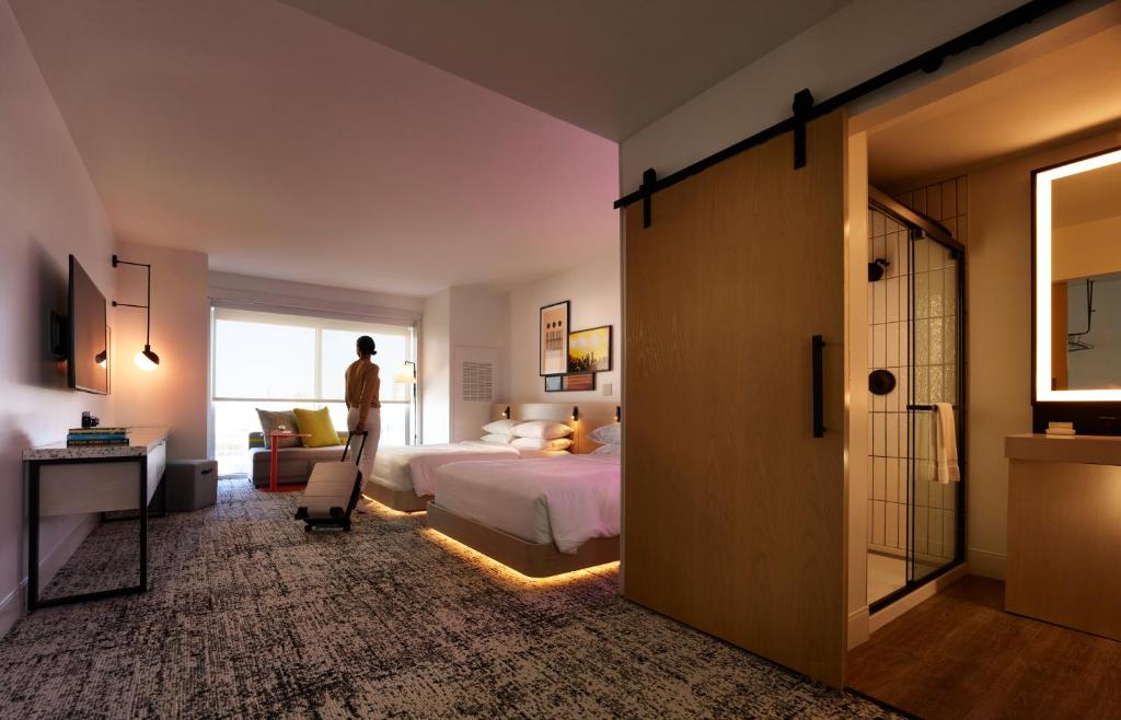 Четырехместный (Четырехместный номер), Reverb by Hard Rock Atlanta Downtown