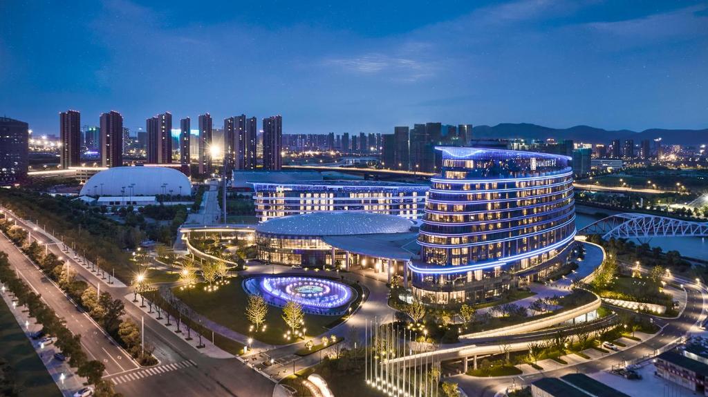 HUALUXE Nanjing Yangtze River, an IHG Hotel photo 2