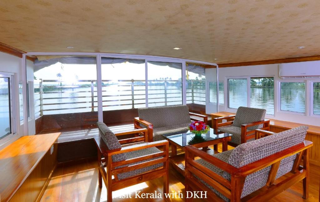 Soma House Boat photo 2