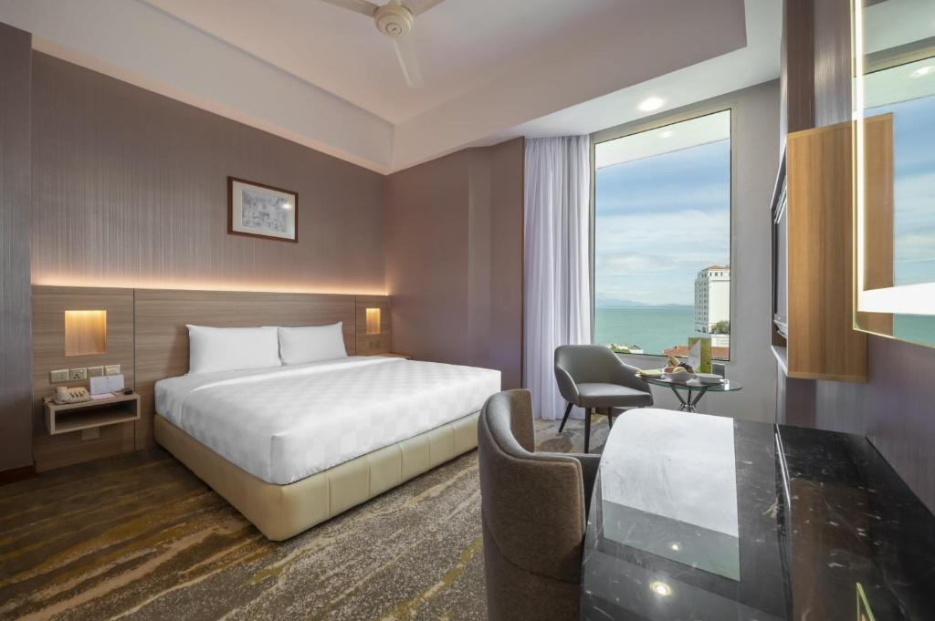 Четырехместный (Улучшенный двухместный номер с 1 кроватью), Cititel Penang