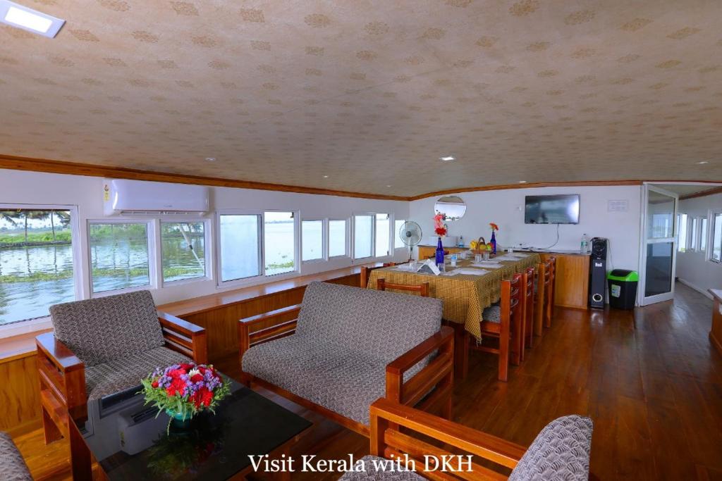 Soma House Boat photo 1