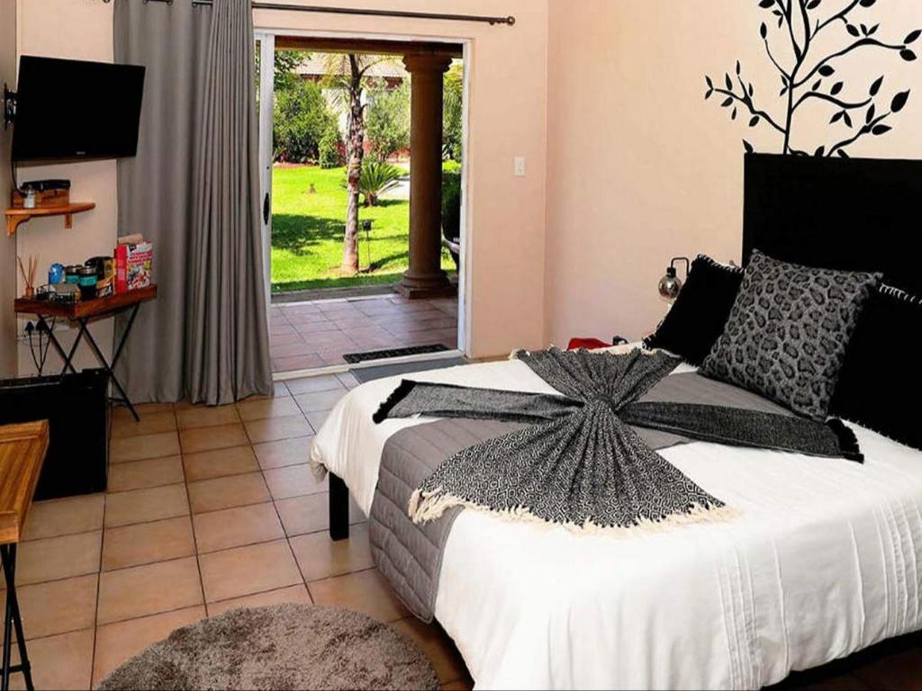 Tamarisk Guest Lodge photo 3