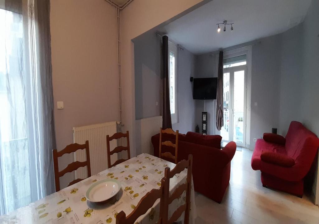 Meublé 2 chambres Wifi balcon 52m2 Centre La Bourboule photo 3