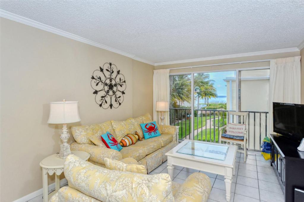 LaPlaya 201E Nestled in the palms just steps from the pool image