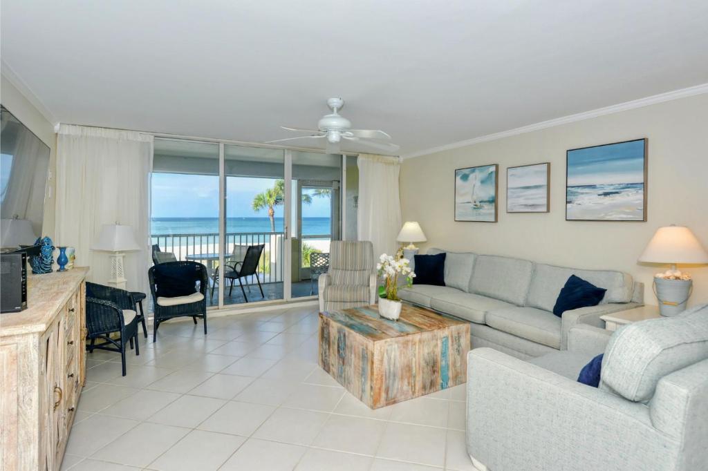 LaPlaya 205D Spectacular sunsets and sunbathing from your private Gulf front lanai or sundeck image