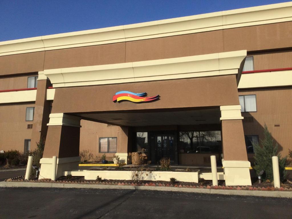 Baymont by Wyndham Detroit/Roseville photo 2
