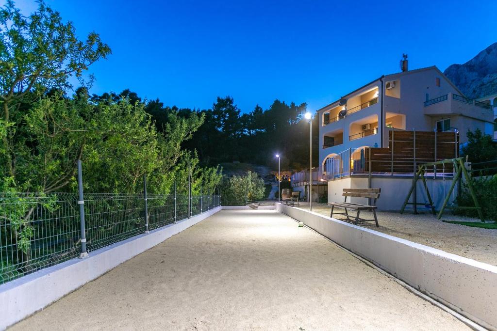 Apartments Fiona - away from city crowds photo 2