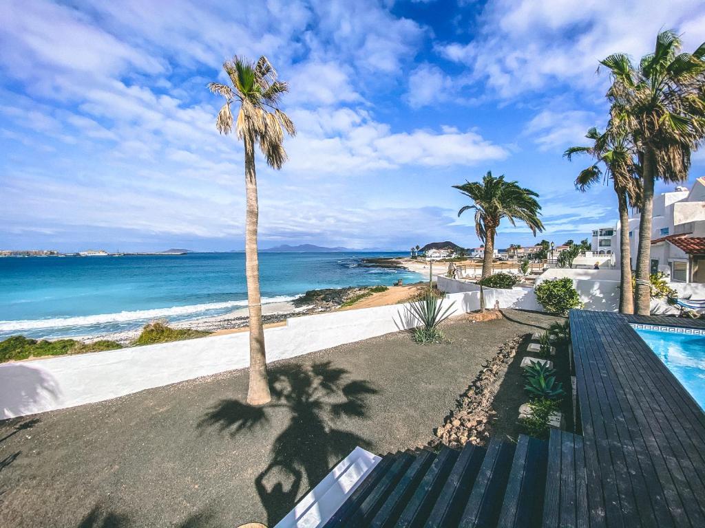 Villa Los Flamencos by Veaco- Beachfront & pool photo 1