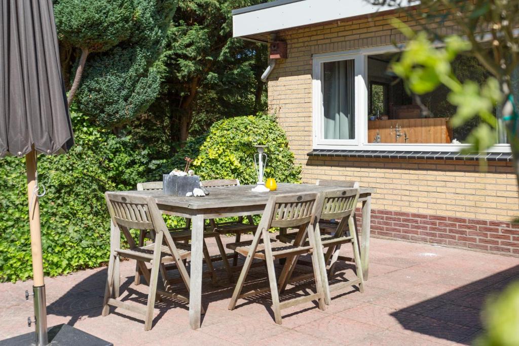 Bungalow Poldersbos 7 - Ouddorp large garden 500 meters from the beach - not for companies photo 2