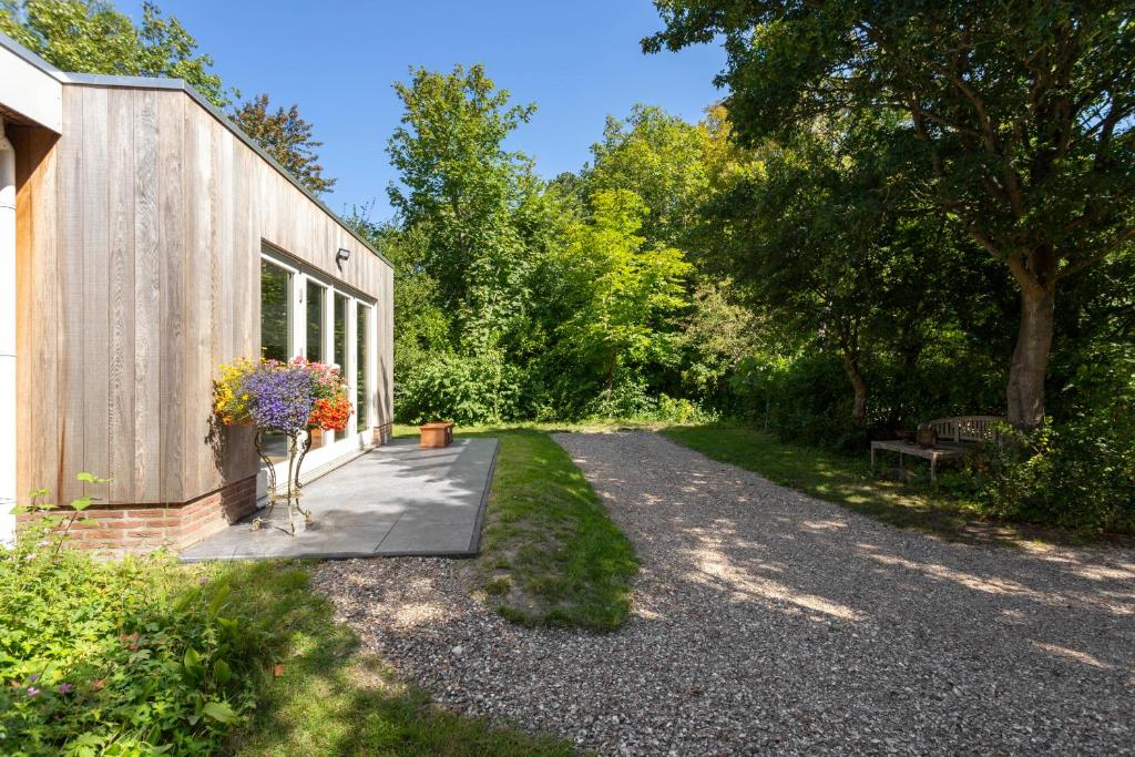 Bungalow Poldersbos 7 - Ouddorp large garden 500 meters from the beach - not for companies photo 4