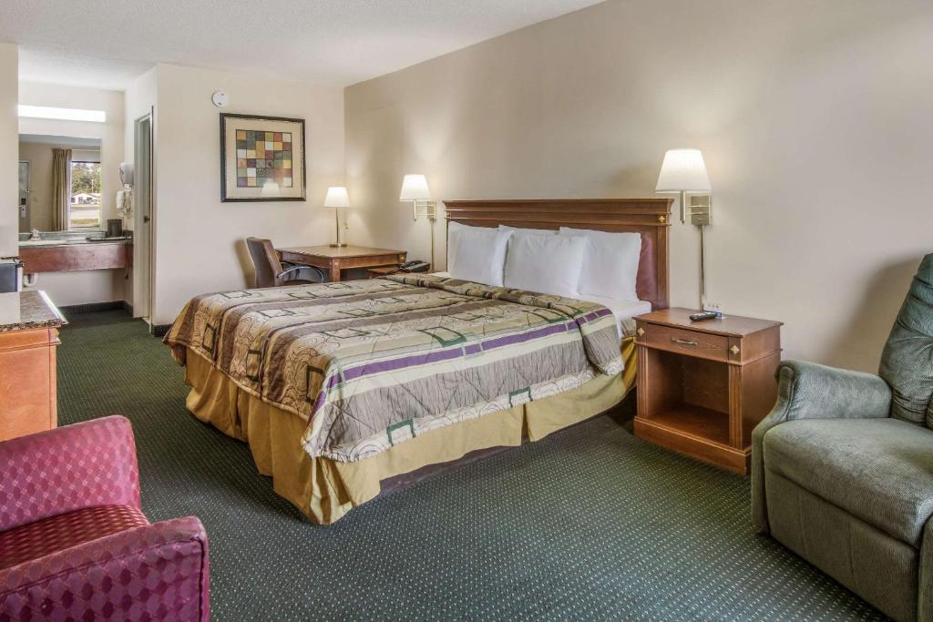 Rodeway Inn & Suites photo 3