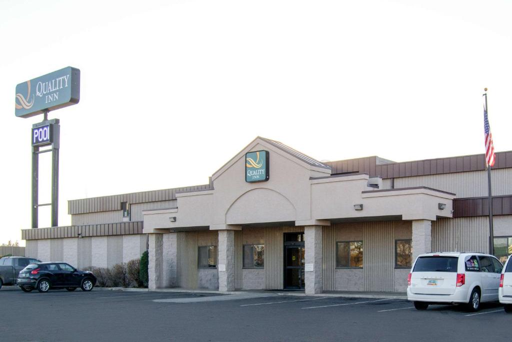 Quality Inn Bismarck image