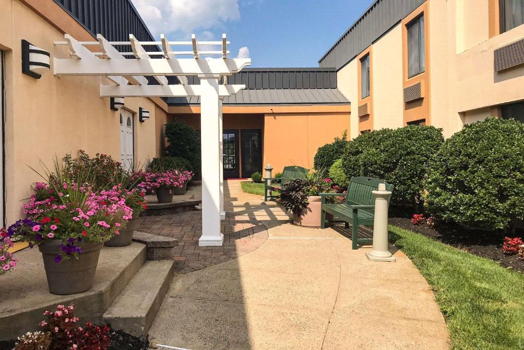 Clarion Hotel & Conference Center image