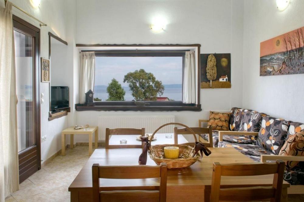 Katevi Luxury Seafront Villa photo 1