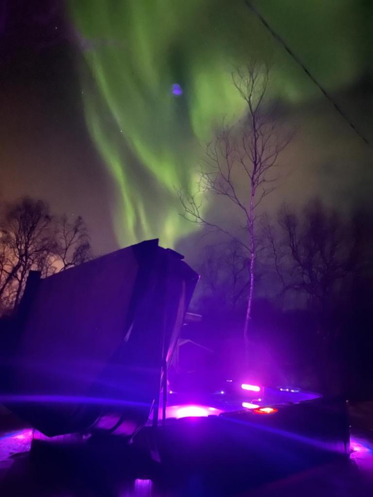 Villa Arktika porealtaallinen mökki Nuorgamissa Tenojoen ja tunturien vieressä photo 4
