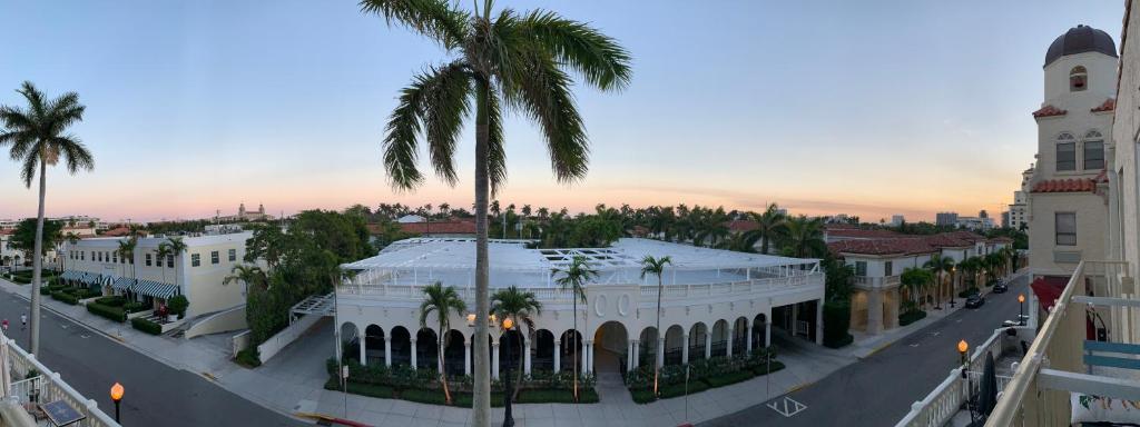Palm Beach Historic Hotel with Juliette Balconies! Valet parking included! photo 4