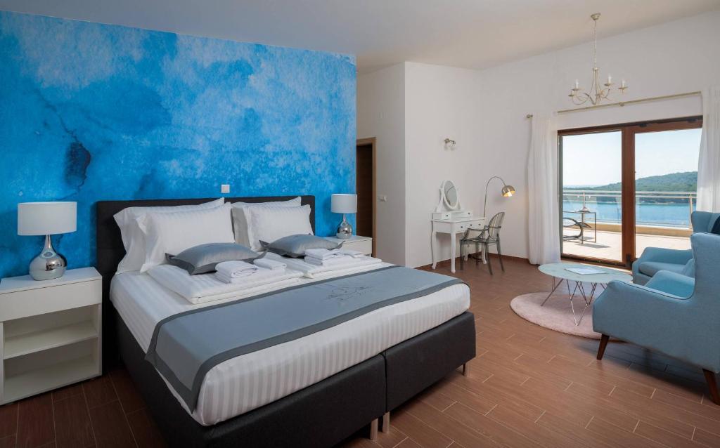 Seafront Luxury Private villa with hotel service photo 2