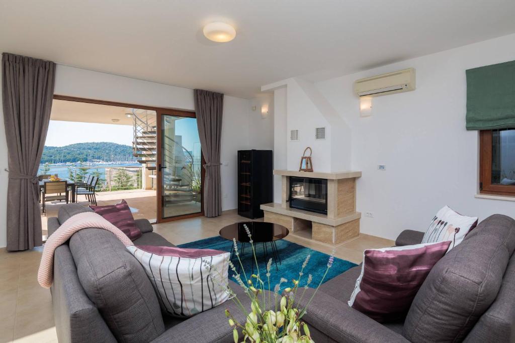 Seafront Luxury Private villa with hotel service photo 3